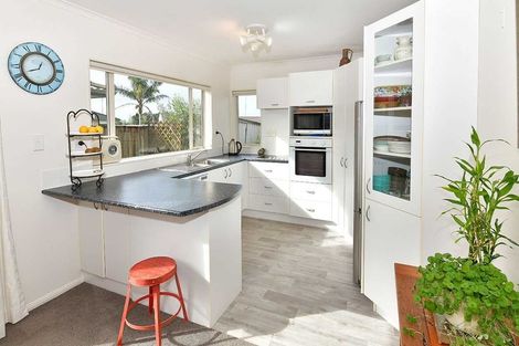 Photo of property in 3 Chesterfield Way, Orewa, 0931