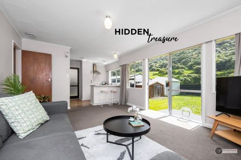 Photo of property in 1/27 Larchmont Grove, Totara Park, Upper Hutt, 5018
