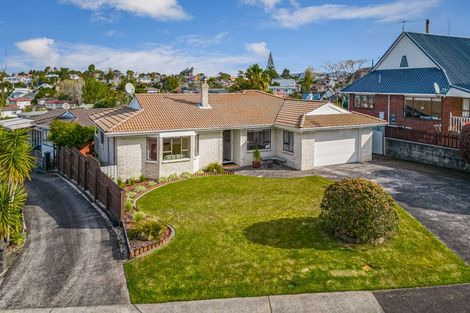 Photo of property in 15 Tatyana Place, Massey, Auckland, 0614