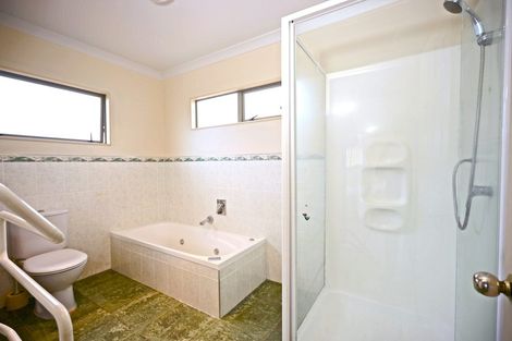 Photo of property in 118 Hugh Green Drive, Pinehill, Auckland, 0632