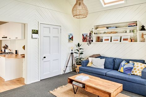 Photo of property in 230a Sutherland Road, Lyall Bay, Wellington, 6022