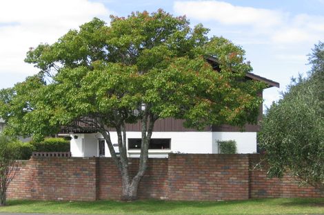 Photo of property in 2/87 Aberdeen Road, Castor Bay, Auckland, 0620