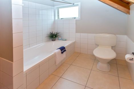 Photo of property in 21a Page Point, Mellons Bay, Auckland, 2014