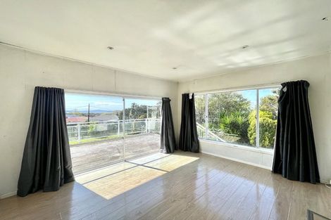 Photo of property in 1 Taha Road, Te Atatu South, Auckland, 0610
