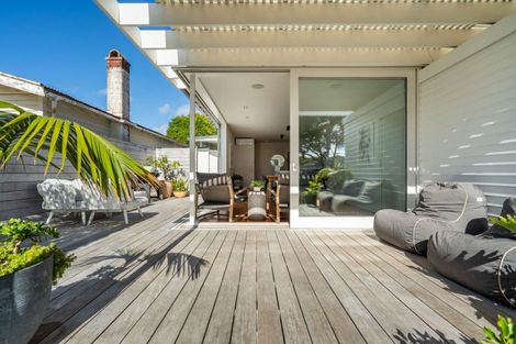 Photo of property in 28 Cumberland Avenue, Westmere, Auckland, 1022