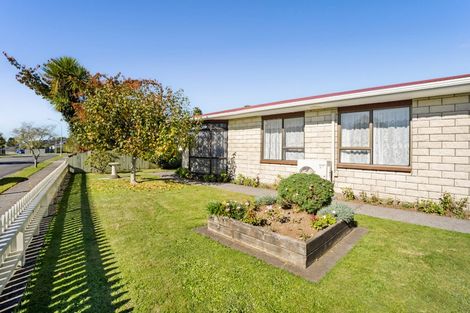 Photo of property in 37 Kowhai Street, Inglewood, 4330