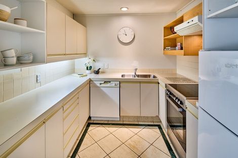 Photo of property in Highwic, 5/32 Hobson Street, Thorndon, Wellington, 6011