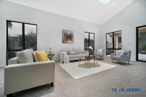 Photo of property in 27 Bridgefield Crescent, Flat Bush, Auckland, 2016