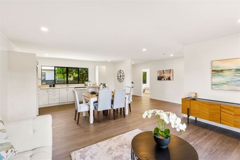 Photo of property in 9/17 Neta Grove, Henderson, Auckland, 0612