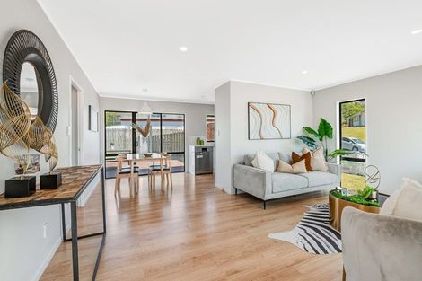 Photo of property in 1/12 Jumento Place, Unsworth Heights, Auckland, 0632