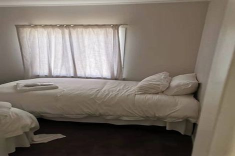 Photo of property in 5 Yeovil Road, Te Atatu Peninsula, Auckland, 0610