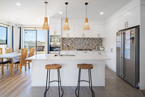 Photo of property in 11 Resolution Drive, Gulf Harbour, Whangaparaoa, 0930