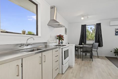 Photo of property in 95b Oakfield Crescent, Pukete, Hamilton, 3200