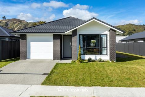 Photo of property in 33 Cynisca Crescent, Wallaceville, Upper Hutt, 5018