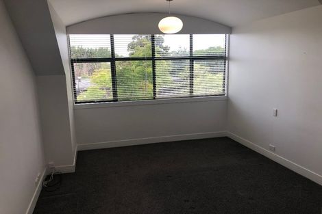 Photo of property in 1/2 The Esplanade, Castor Bay, Auckland, 0620