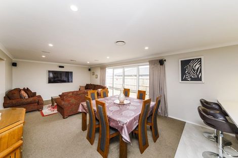 Photo of property in 6 Cyprus Place, Fitzherbert, Palmerston North, 4410