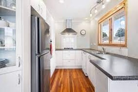 Photo of property in 43 Neil Avenue, Te Atatu Peninsula, Auckland, 0610