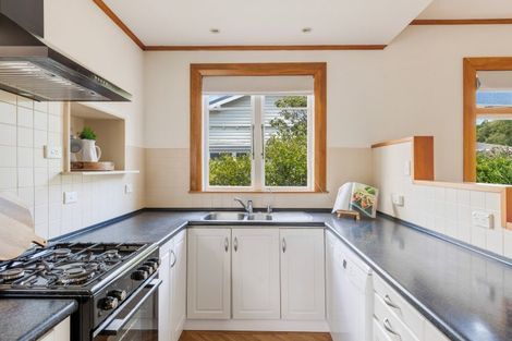 Photo of property in 25 Glen Almond Street, New Plymouth, 4310