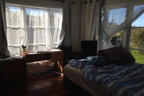 Photo of property in 84 Ocean View Road, Northcote, Auckland, 0627