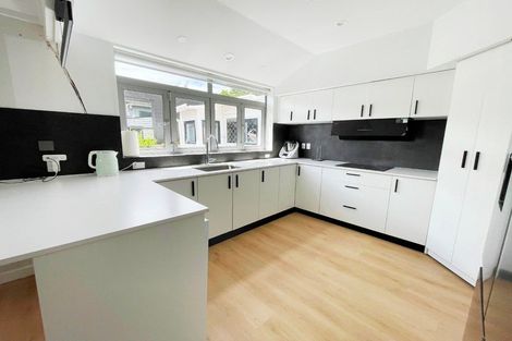 Photo of property in 3/90 Aberdeen Road, Campbells Bay, Auckland, 0620