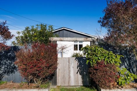 Photo of property in 2 Ngahina Street, Marton, 4710