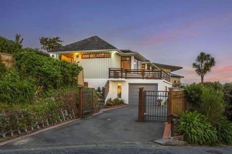 Photo of property in 77 Motuhara Road, Plimmerton, Porirua, 5026