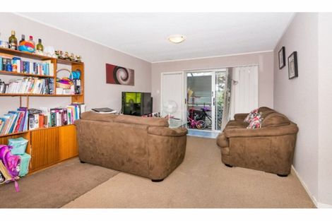 Photo of property in 3/496 Glenfield Road, Glenfield, Auckland, 0629