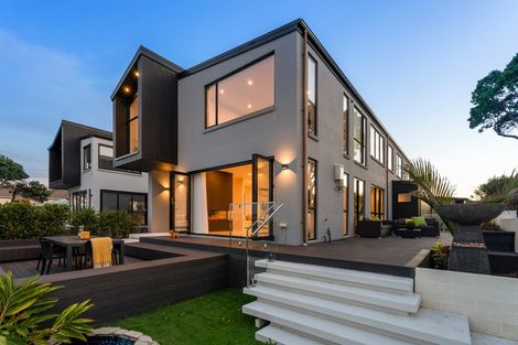 Photo of property in 18a The Esplanade, Eastern Beach, Auckland, 2012