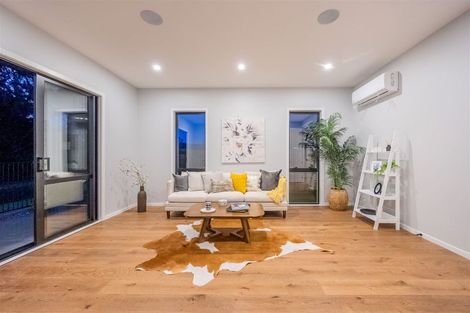 Photo of property in 17 Mcindoe Road, Kumeu, 0810