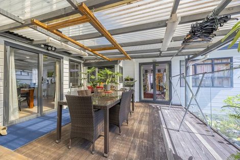 Photo of property in 21 Tyrico Close, Unsworth Heights, Auckland, 0632