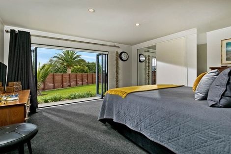 Photo of property in 53a Greenhithe Road, Greenhithe, Auckland, 0632