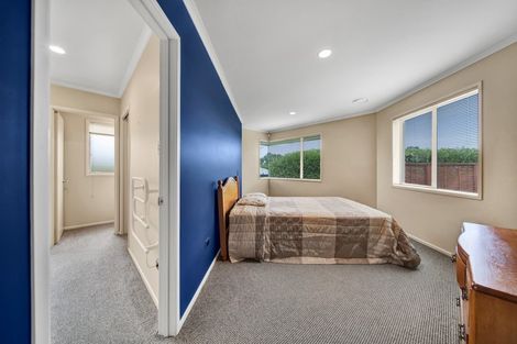 Photo of property in 2 Orlando Close, Frankleigh Park, New Plymouth, 4310