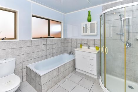 Photo of property in 164 Carnoustie Drive, Wattle Downs, Auckland, 2103