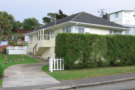 Photo of property in 59 Batchelor Street, Newlands, Wellington, 6037