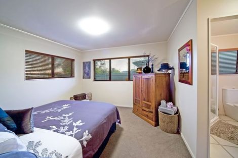 Photo of property in 131a Parrs Cross Road, Glen Eden, Auckland, 0612
