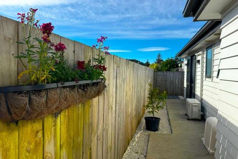 Photo of property in 76 Accolage Boulevard, Kumeu, 0810