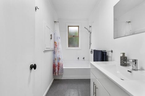 Photo of property in 9-15 Nikau Street, Tokomaru, Palmerston North, 4474