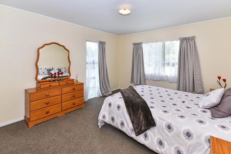 Photo of property in 164 Carnoustie Drive, Wattle Downs, Auckland, 2103
