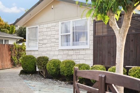 Photo of property in 27 Manapouri Place, Glenview, Hamilton, 3206