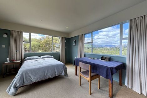 Photo of property in 17 Freyberg Crescent, Waikanae Beach, Waikanae, 5036