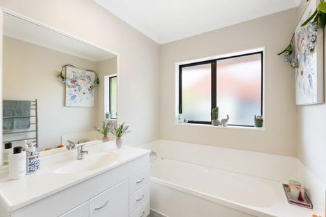 Photo of property in 52 Wattle Farm Road, Wattle Downs, Auckland, 2103