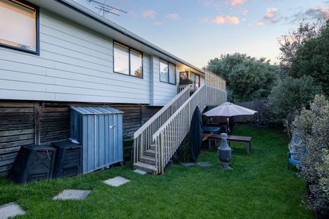 Photo of property in 25a Clairville Crescent, Wai O Taiki Bay, Auckland, 1072