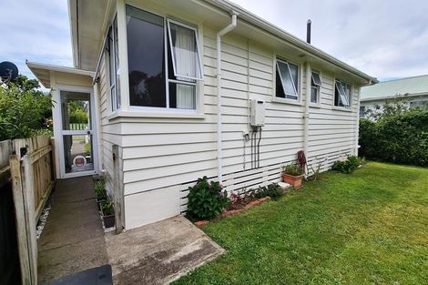Photo of property in 18 Gisborne Terrace, Opunake, 4616