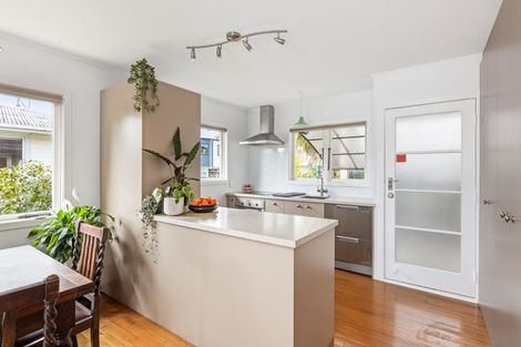 Photo of property in 26 Durham Street, Te Atatu Peninsula, Auckland, 0610