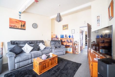 Photo of property in 2-4 Westmere Place, Takaro, Palmerston North, 4412