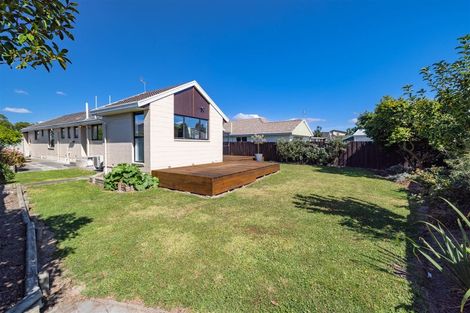Photo of property in 20 Sawtell Place, Northcote, Christchurch, 8052