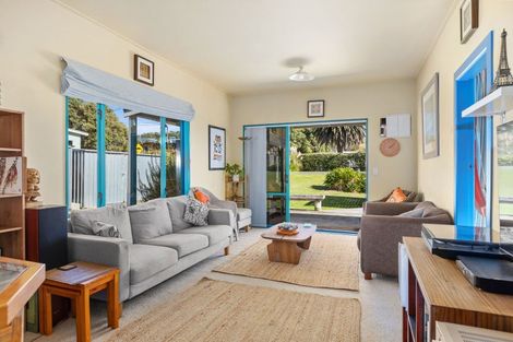 Photo of property in 43 Pinedale Crescent, Riversdale Beach, Masterton, 5872