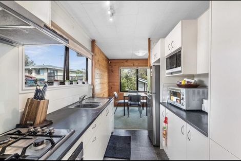 Photo of property in 2/85 Awaruku Road, Torbay, Auckland, 0630
