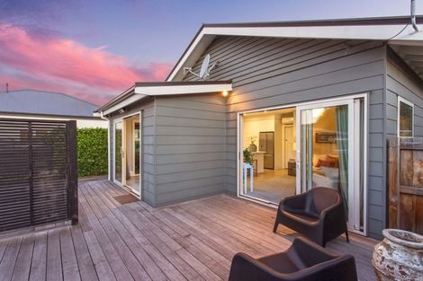 Photo of property in 27 Somerfield Street, Somerfield, Christchurch, 8024