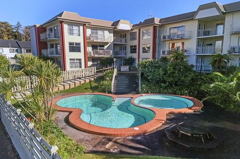 Photo of property in 2/10 Hunter Street, Hamilton Lake, Hamilton, 3204